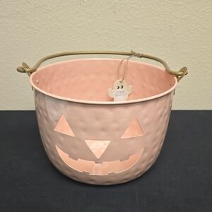 GOBLIN & GHOULS NWT hammered metal jack o lantern pumpkin pail-pink -large